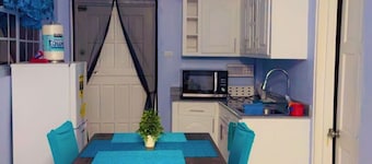 Charming 2-bedroom apartment located in Providence EBD with WiFi, AC