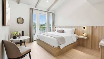 Iron/ironing board, travel crib, WiFi, bed sheets