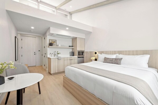 Iron/ironing board, travel crib, WiFi, bed sheets