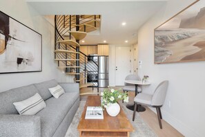 TV - Casa Riviera Loft Apartment 23 (Santa Barbara)