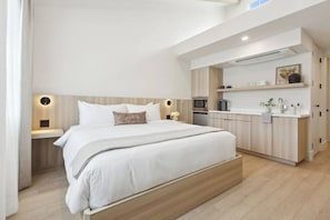 Iron/ironing board, travel crib, WiFi, bed sheets