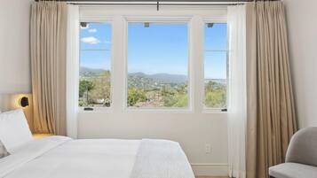 Ferros/tábuas de passar roupa, berço de viagem, Wi-Fi, roupa de cama