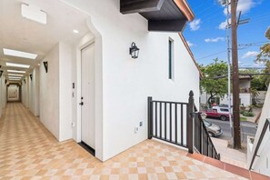 Property grounds - Casa Riviera 25 - Boutique Suites (Santa Barbara)