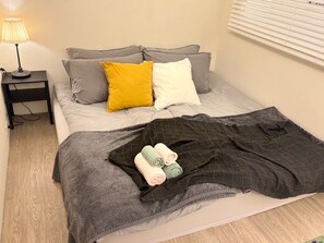 2 bedrooms, iron/ironing board, WiFi, bed sheets