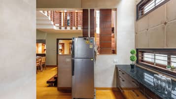 House (1 Bedroom) | Private kitchen | Microwave, blender, cookware/dishes/utensils