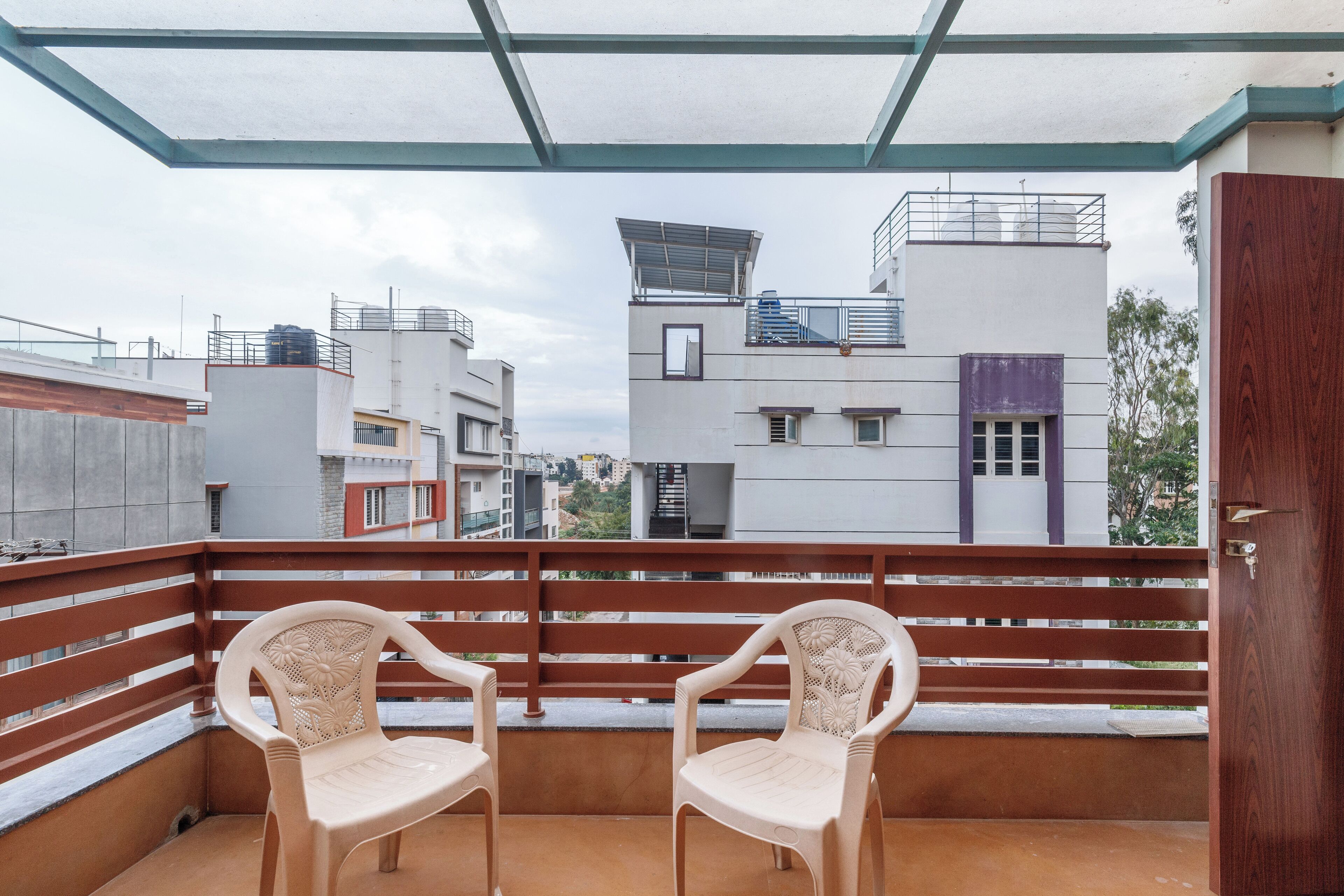 House (2 Bedrooms) | Balcony