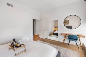 4 Schlafzimmer, Schreibtisch, Bügeleisen/Bügelbrett, Reisekinderbett
