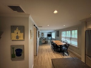 Dining - Captain's Manor a charming 3 bedroom house near the Lower Village & Dock Square (Kennebunk)