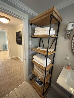 Interior - Captain's Manor a charming 3 bedroom house near the Lower Village & Dock Square (Kennebunk)