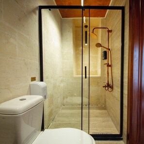Deluxe Double or Twin Room | Bathroom | Shower, hair dryer, towels, soap -  Arangah Konagı (Sanliurfa)