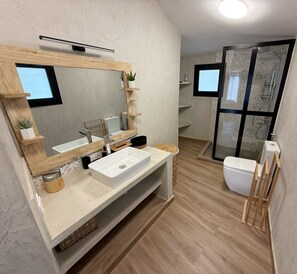 Shower, jetted tub, hair dryer, bidet