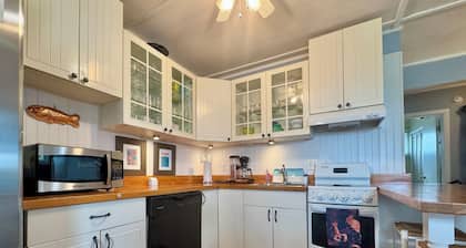 MINI-WEEKS! SWEET BEACH COTTAGE STEPS TO SAND-DEWEY BEACH-22 McKinley, Unit A