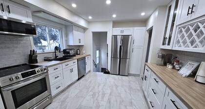 Beautiful Kingston House - 5 bedrooms, 2 Full bathrooms, 2 kitchens