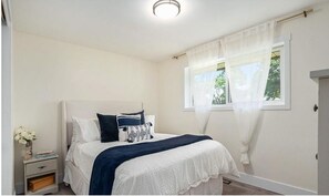 5 bedrooms, WiFi, bed sheets