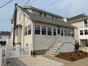 Exterior - Classic OCEAN BLOCK CAPE WITH 4 BR 2 BATHS. (Seaside Park)