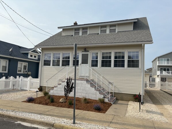 Exterior - Classic OCEAN BLOCK CAPE WITH 4 BR 2 BATHS. (Seaside Park)