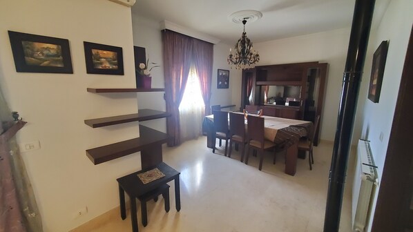 3 bedrooms, iron/ironing board, WiFi, bed sheets