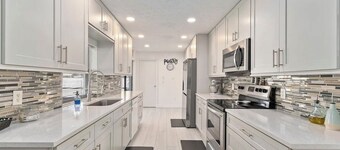 Charming 3-bedroom house with WiFi and AC in brilliant Port St. Lucie