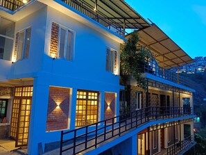 Fachada de la propiedad