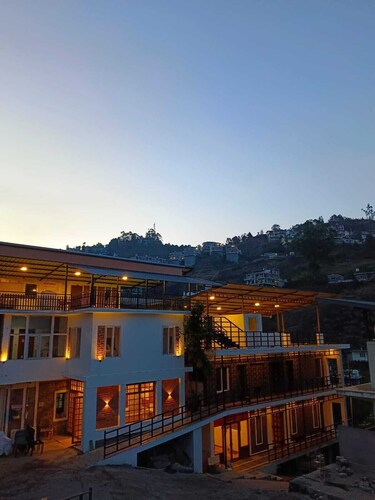 MISTY VALLEY INN