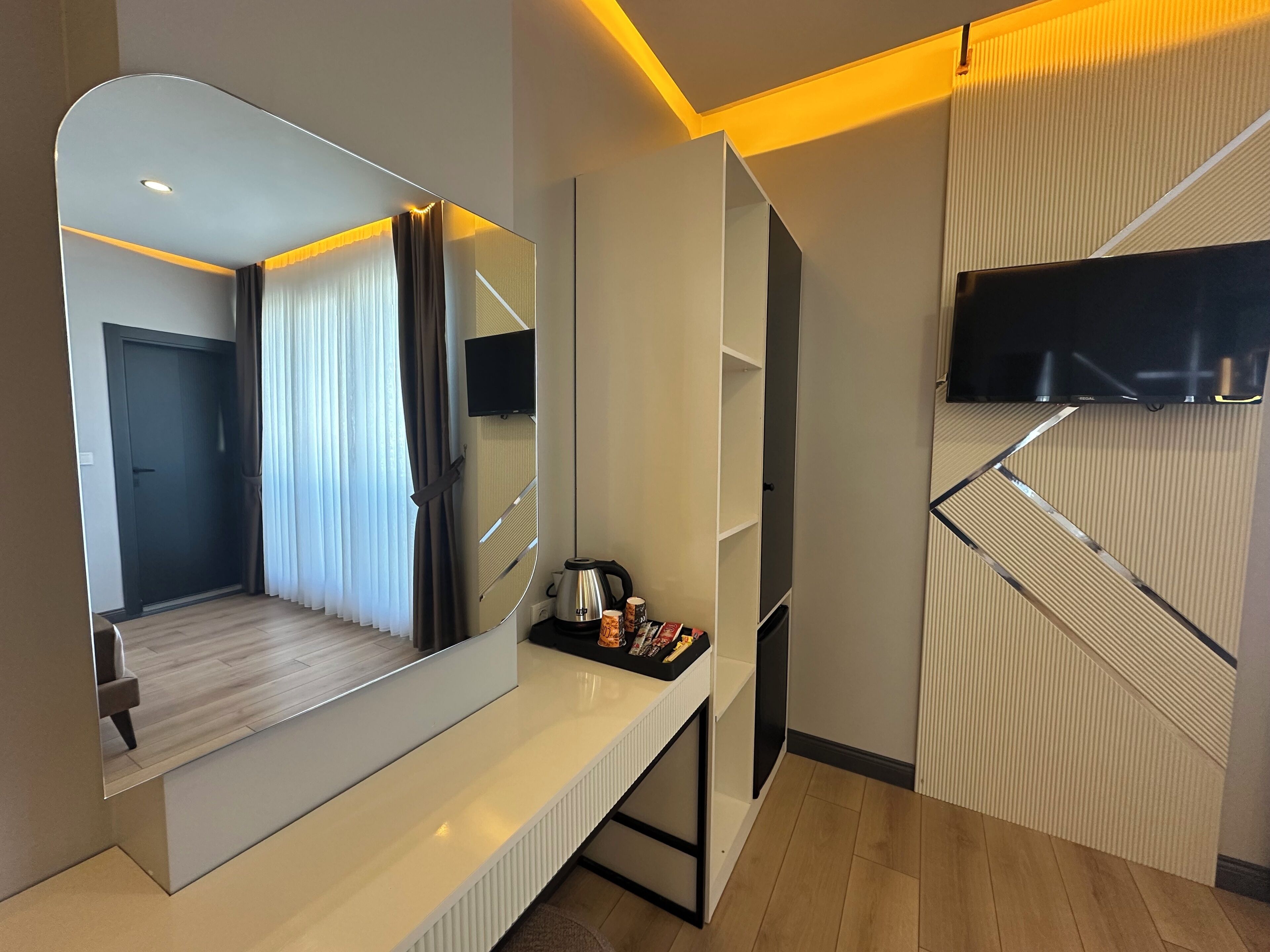 Desk, laptop workspace, free WiFi, bed sheets