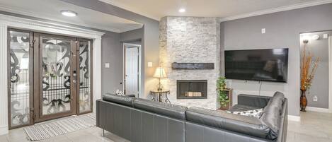 House (5 Bedrooms) | Front of property