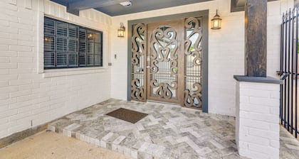 11 Mi to Dtwn: Family Home in Houston!