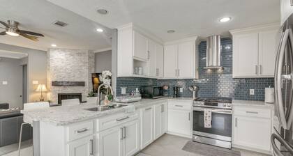 11 Mi to Dtwn: Family Home in Houston!