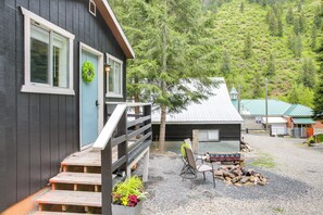 Interior - Hike & Fish: Mountain Getaway in Avery! (Avery)