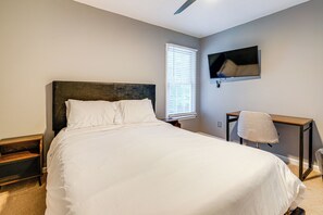 Interior - Family Retreat w/ Fenced Yard in Woodbridge! (Woodbridge)