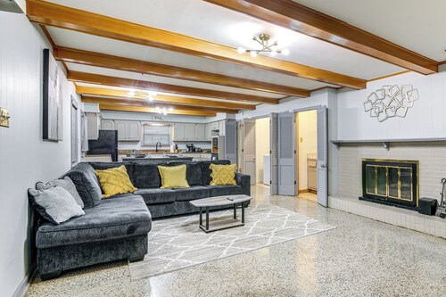 Walk to Graceland: Spacious Memphis Home!