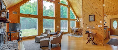 House (4 Bedrooms) | Interior