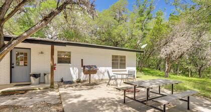 10 Mi to Garner State Park: Concan Home w/ Patio