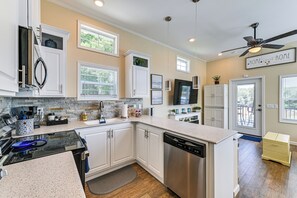 Interior - Lake View Tiny Home w/ Pool Access (Sherrills Ford)