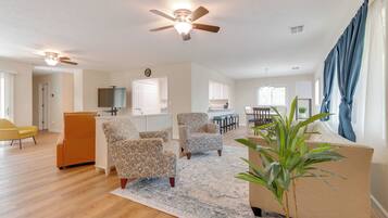 House (5 Bedrooms) | Interior