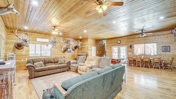 Casa (Multiple Bedrooms) | Parte interna