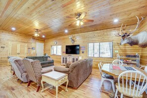Interior - Game Nights in Pine's Winter Woods: Cozy Cabin (Pine)