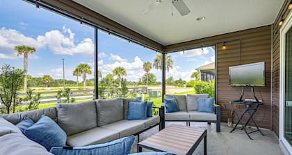 Designer Home Near Brownwood w/ Golf Cart