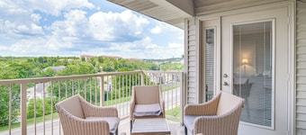 1 Mi to 76 Strip: Family Condo in Branson!