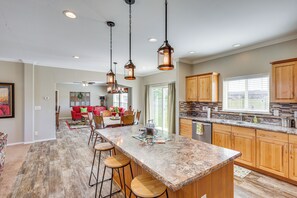 House (4 Bedrooms) | Interior