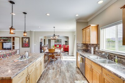 10 Mi to Aztec Ruins: Family Home w/ Large Yard!