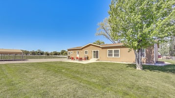 House (4 Bedrooms) | Front of property
