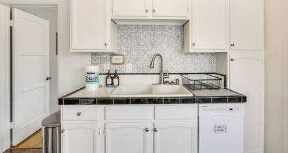 7 Mi to Dtwn San Diego: Home w/ Furnished Patio!
