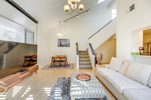 Apartment (2 Bedrooms) | Front of property - Pool & Trail Access On-site: Modern Austin Condo! (Austin)