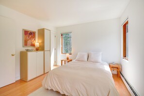 Interior - 6 Mi to Lake & State Park: Hideaway in Elmore! (Morrisville)