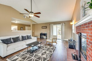 A living room with a sofa, coffee table, and fireplace. - 7 Mi to Dtwn Panama City: Family Home w/ Patio (Panama City)