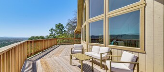 Deck + Views: Scenic Yosemite Lakes Retreat