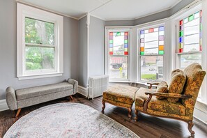 House (5 Bedrooms) | Interior