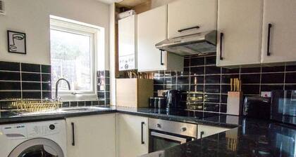 2 Bedroom Luxurious Cosy House in Manchester