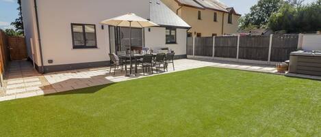 รับประทานอาหารกลางแจ้ง